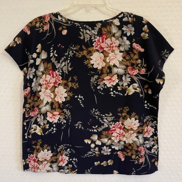 Shein Cap Sleeve Floral Print V Neck Top -Vibrant Colors, Lightweight - Size L - Picture 6 of 6